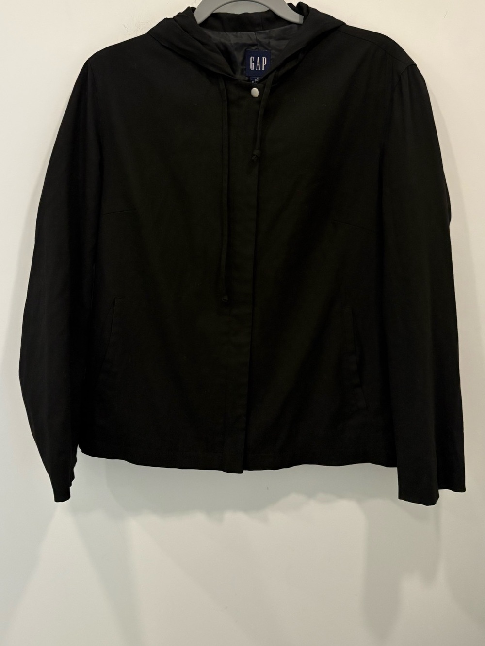 GAP woman hooded long sleeve zippered black jacket rayon polyester spandex